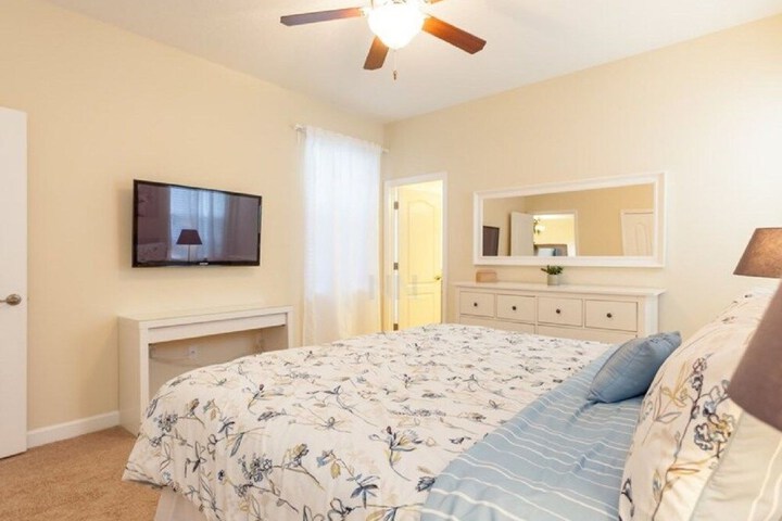 Room 6 of 34