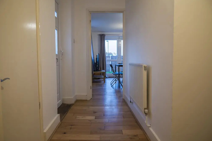 Room 10 of 16