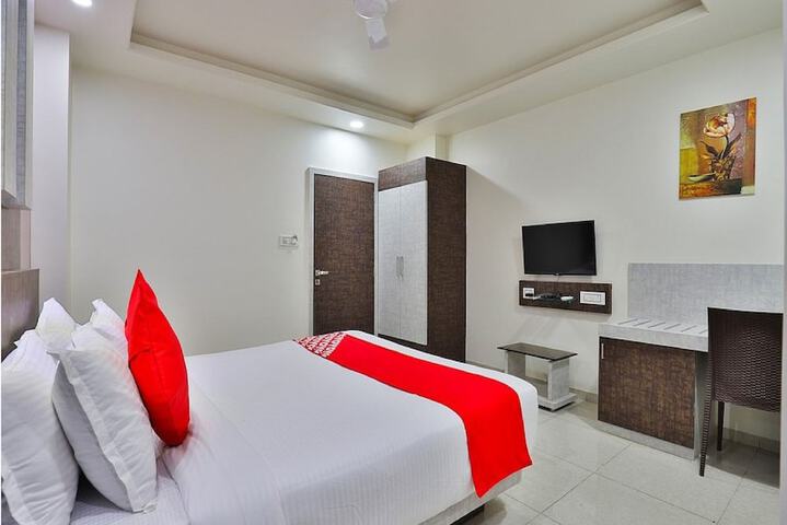 Room 8 of 13