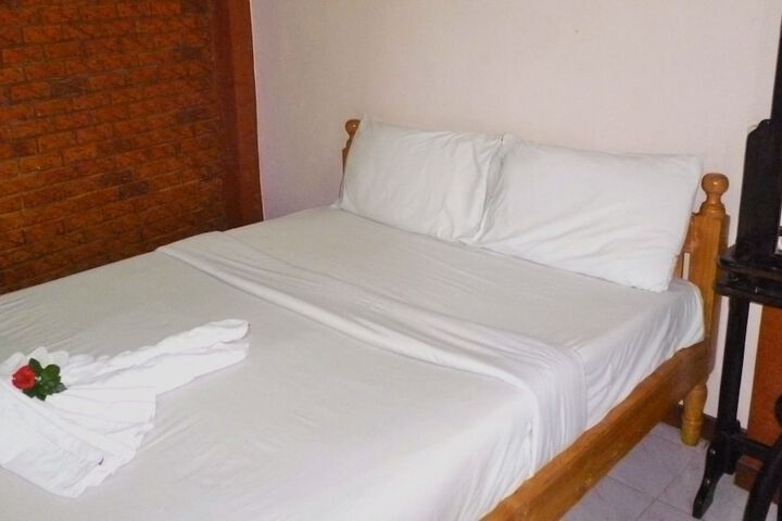 Room 6 of 19