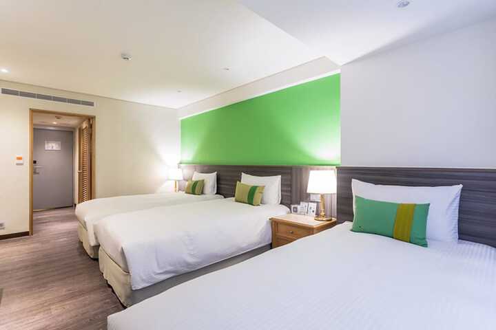 Room 10 of 52