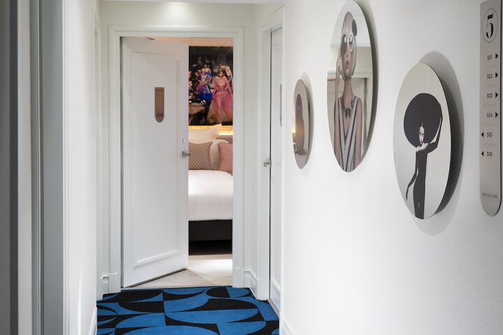 Room 28 of 100