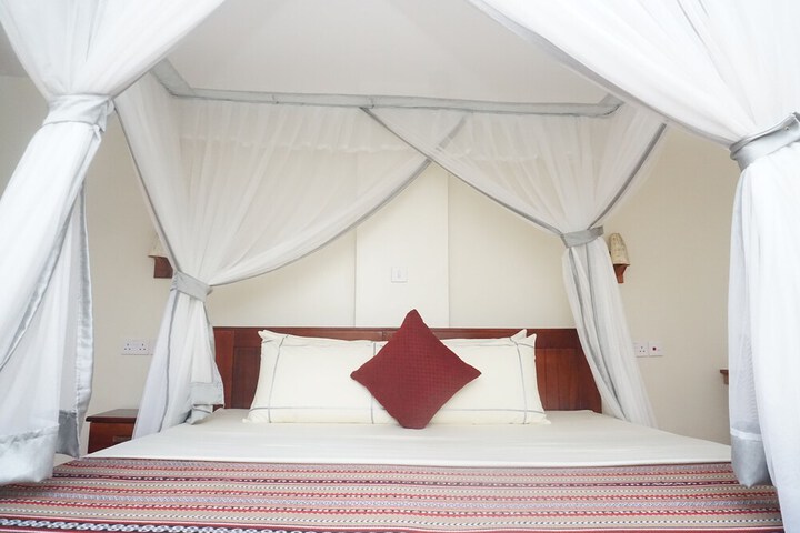 Room 6 of 30