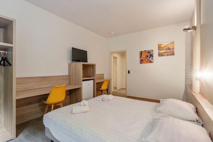 Room 15 of 60