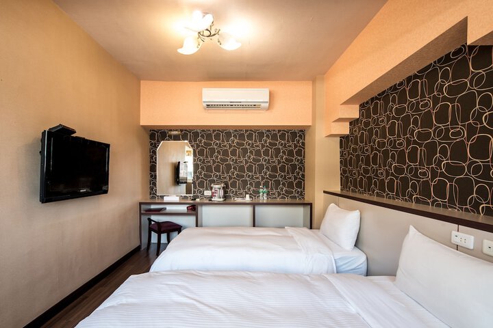 Room 10 of 28
