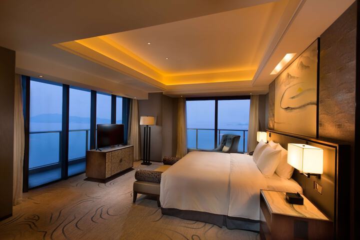 Room 14 of 87