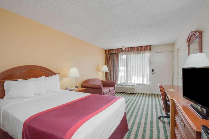 1 King Bed Mountain View (12 of 12)