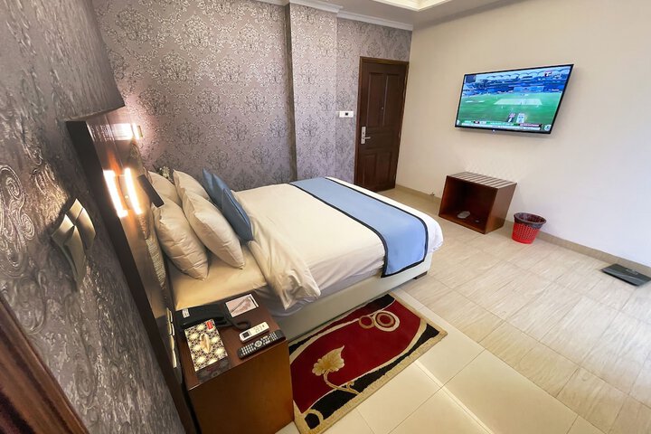 Room 16 of 27