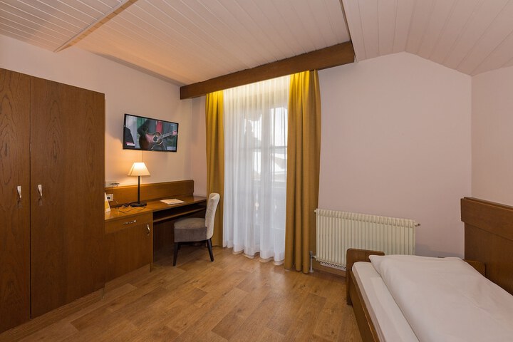 Room 5 of 38