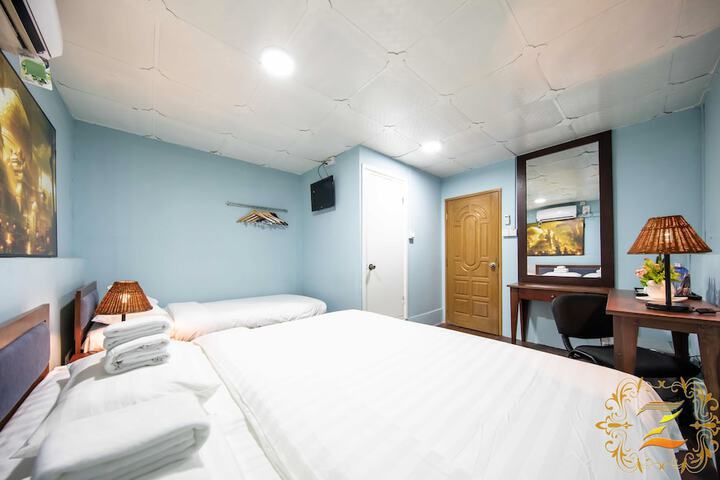 Room 28 of 47
