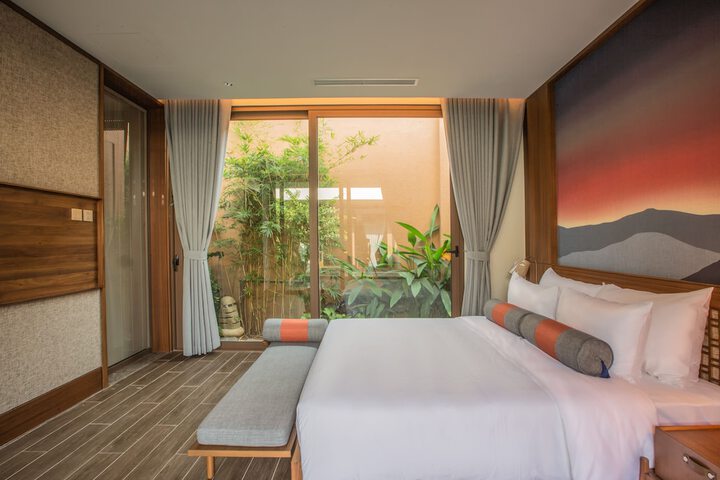 Room 10 of 94