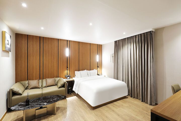 Room 18 of 32