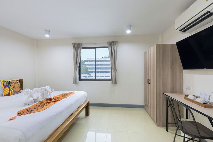 Room 9 of 27