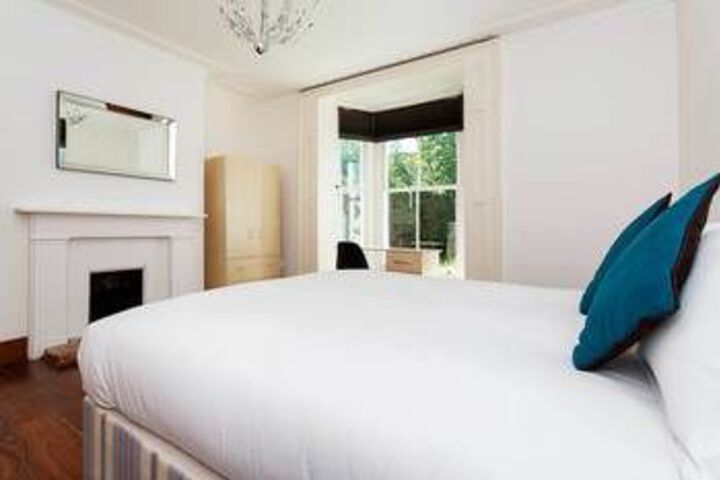 Room 5 of 16