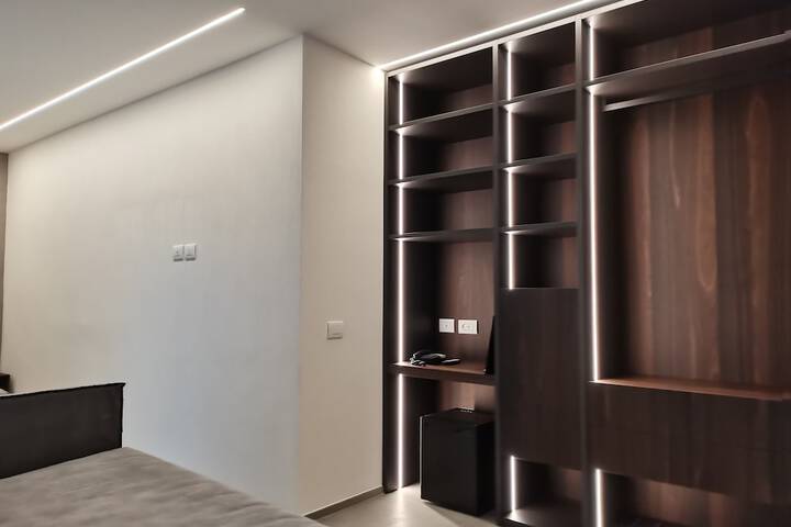 Room 32 of 106