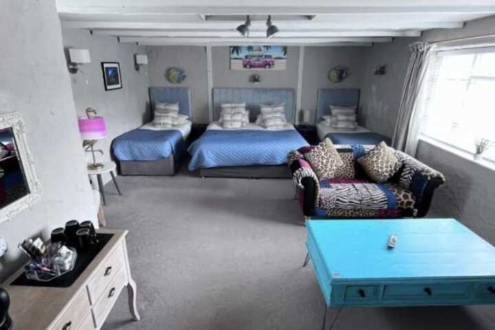 Room 13 of 121