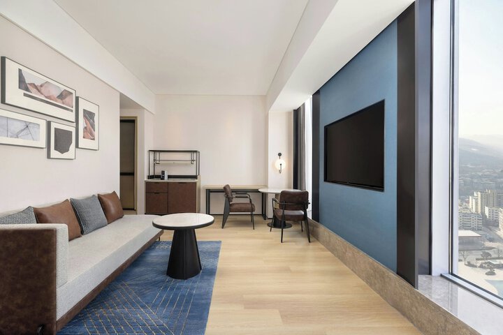 Room 17 of 37