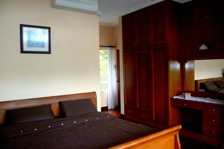 Room 2 of 20