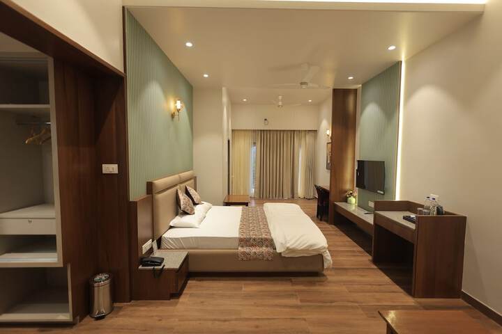 Room 28 of 65