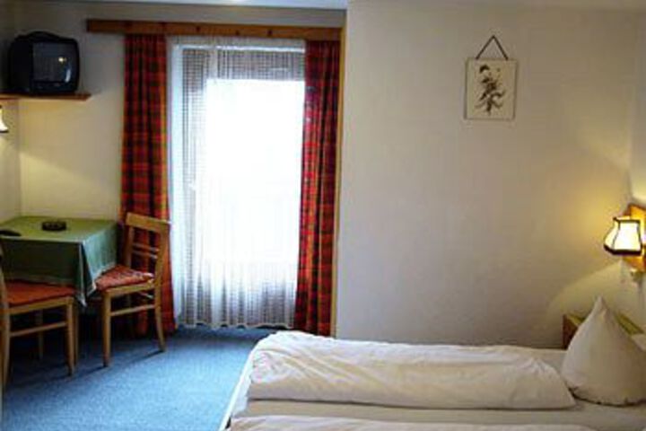 Room 8 of 20