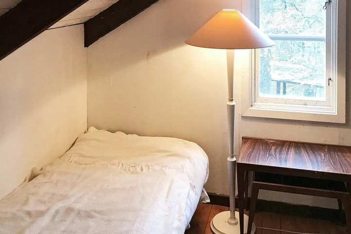 Room 4 of 10