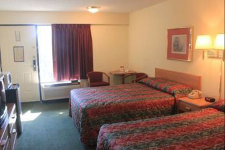 Room 13 of 37