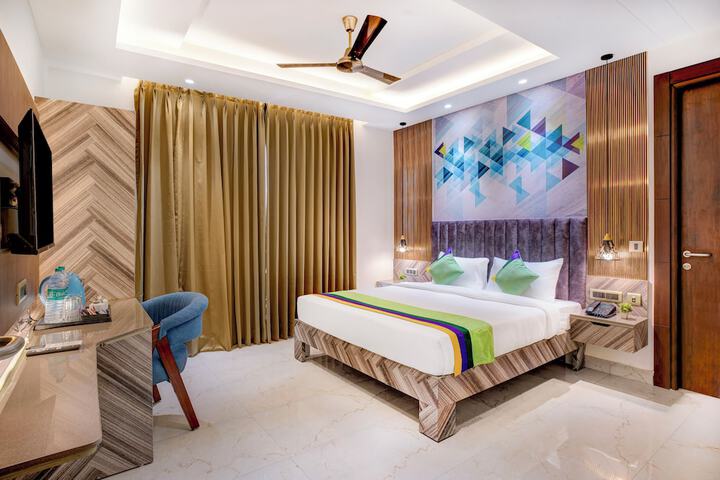 Room 6 of 38