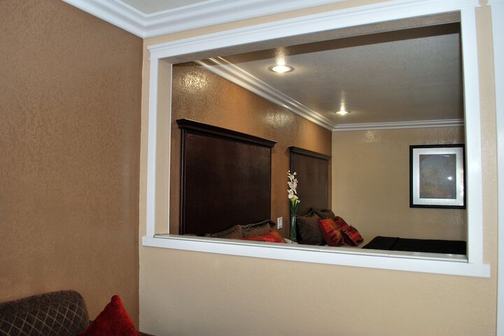 Room 7 of 26