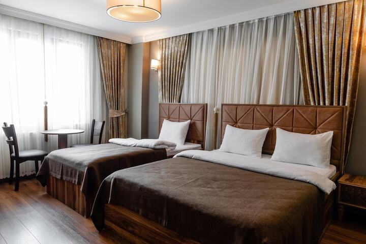 Room 2 of 8