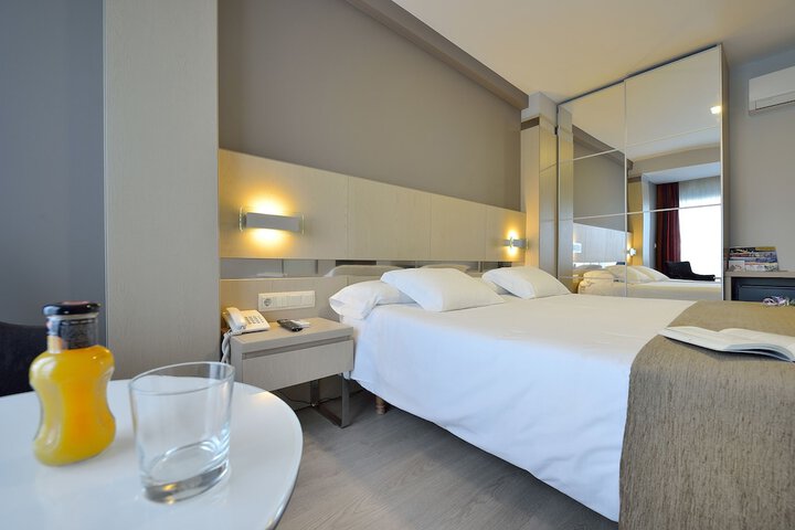 Room 9 of 34