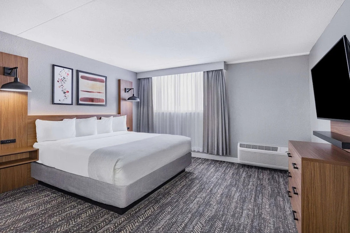 Room 4 of 20