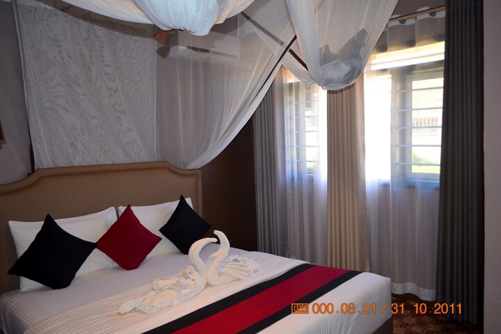 Room 4 of 72