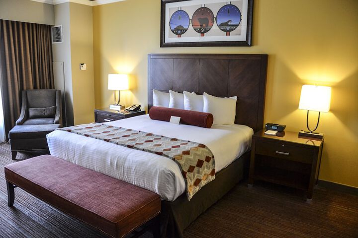 1 King Bed (1 of 8)
