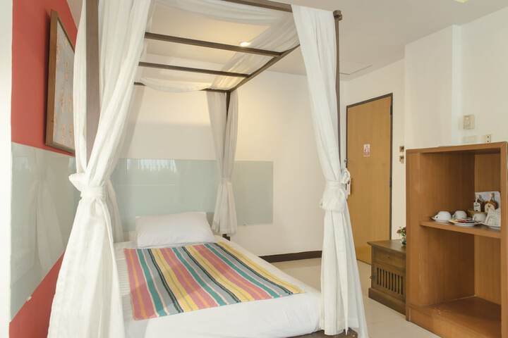 Room 7 of 65