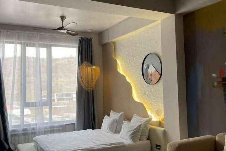 Room 9 of 38