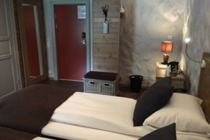 Room 42 of 106