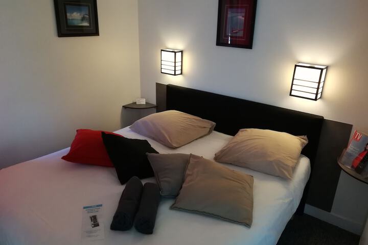 Room 16 of 80