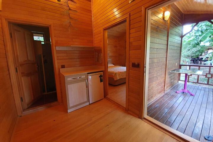 Room 16 of 80