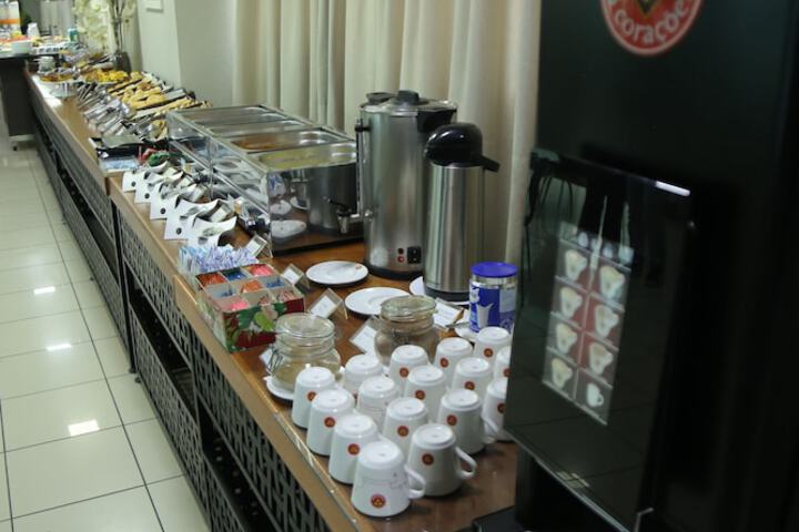 Breakfast/Coffee Service 70 of 98