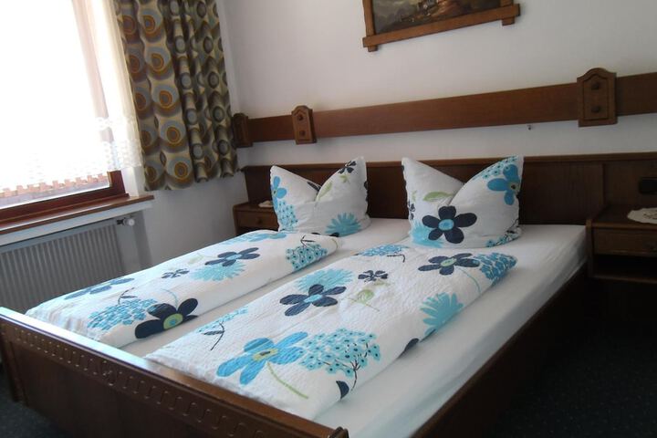 Room 7 of 33