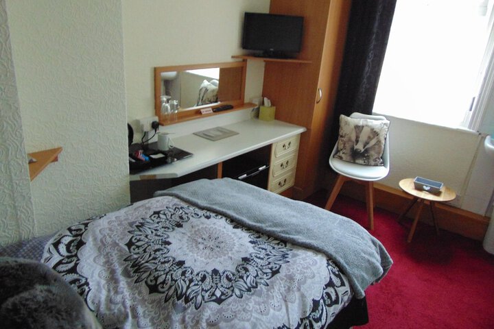 Room 5 of 28