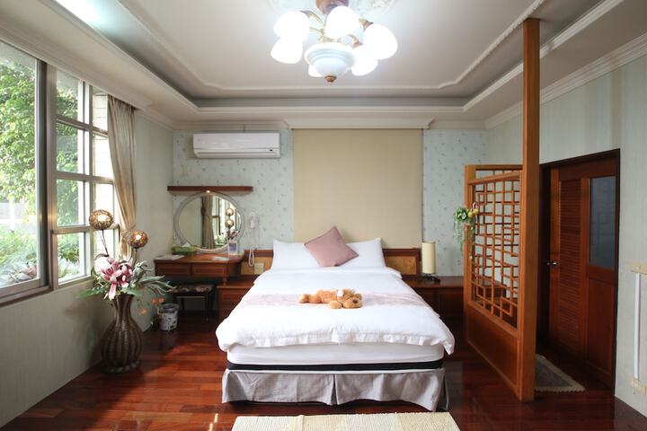 Room 8 of 33