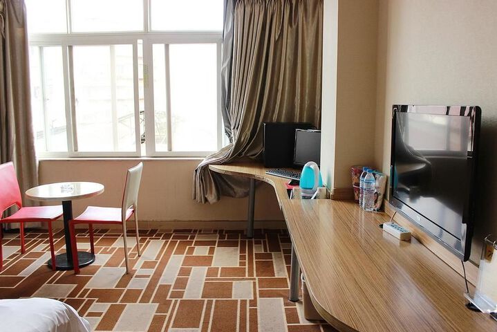 Room 4 of 90
