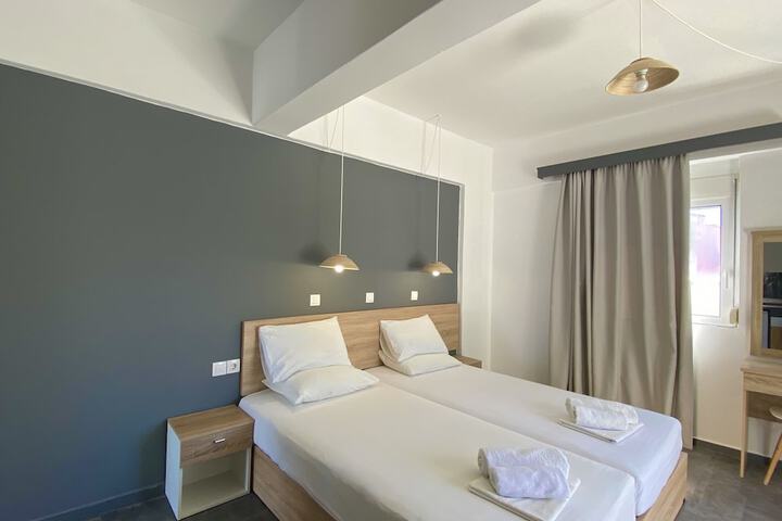 Room 8 of 35