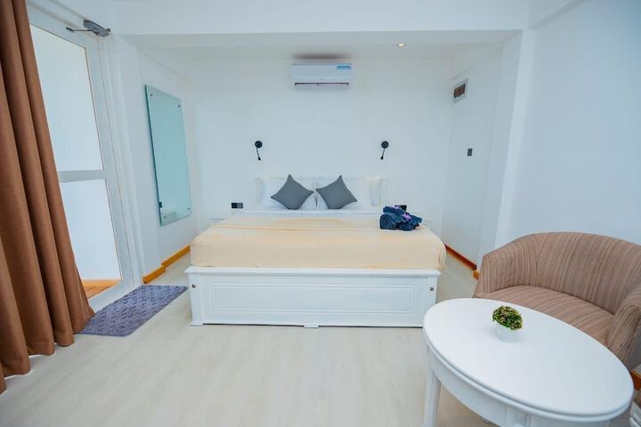 Room 3 of 7