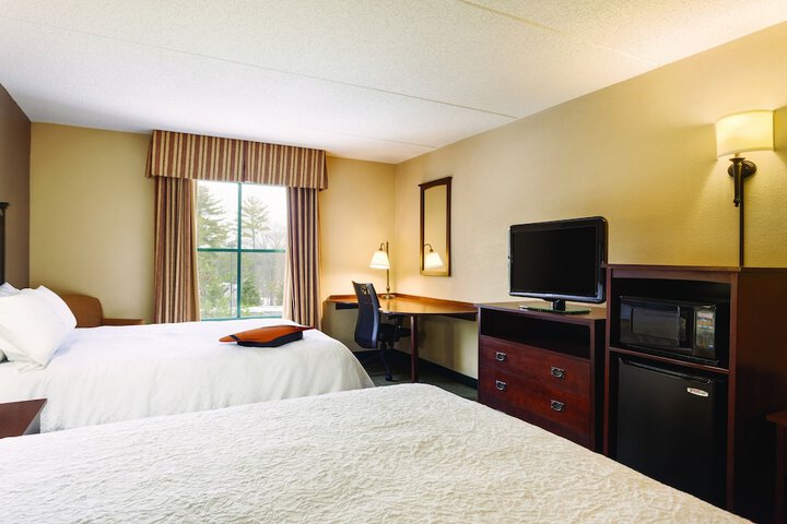 2 Queen Bed Accessible Room with Accessible Tub (28 of 35)