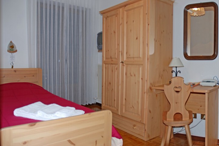 Room 3 of 35