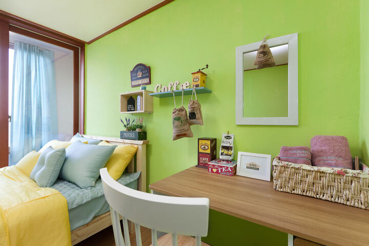 Room 4 of 51