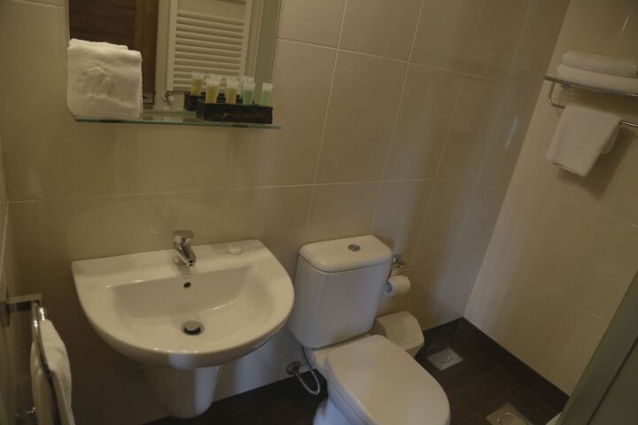 Room 16 of 32