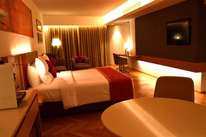 Room 8 of 104